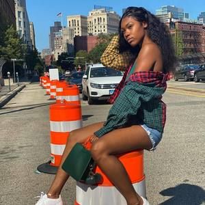 Meet your Posher, Monique